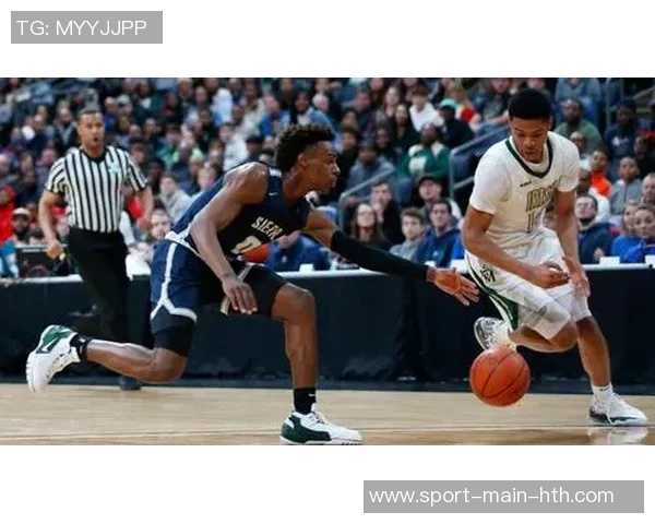 夸梅直言布朗尼受赞誉源于对老詹的崇拜与畏惧心理缺乏理性分析