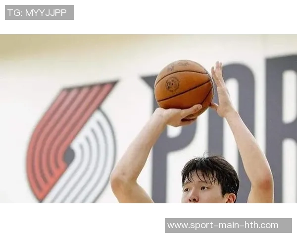 杨瀚森连续三场未能上场比赛仍在替补席上等待机会