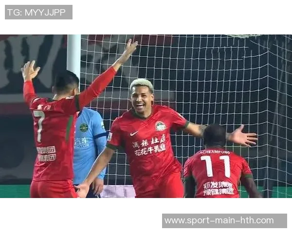 河南队凭李提香乌龙球领先浙江后防线三人染黄局势紧张 河南队凭李提香乌龙球领先浙江后防线三人染黄局势紧张