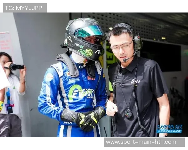 颜骏凌与偶像范德萨合影感慨万分:追梦路上的每一步都值得珍惜 颜骏凌与偶像范德萨合影感慨万分:追梦路上的每一步都值得珍惜